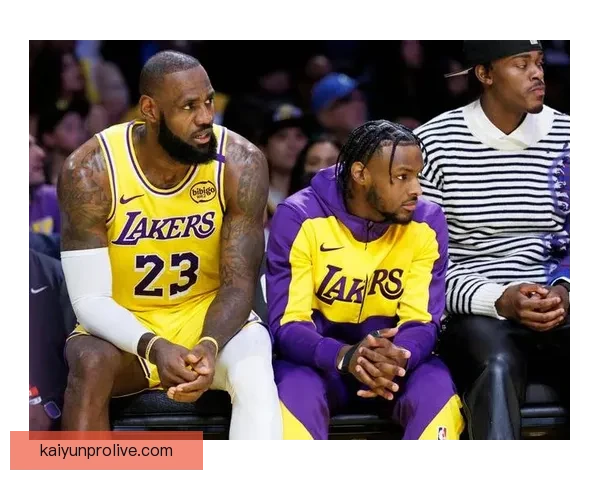 詹姆斯高光之夜携布朗尼同框引爆全场他究竟是谁再度封神之问